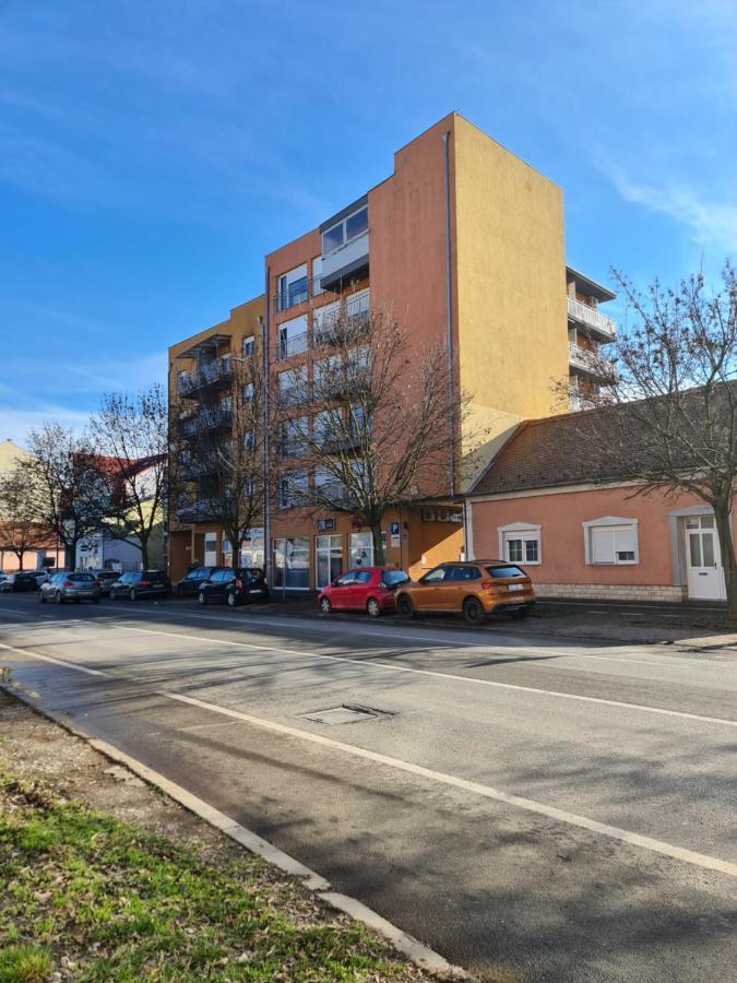 Apartman *Joy* Осиек Екстериор снимка